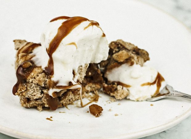 apple pie bar with salted caramel and ice cream